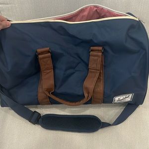 Herschel duffle bag, great condition, hardly used.